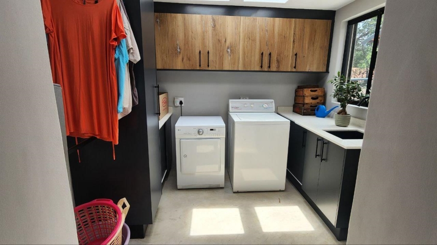 5 Bedroom Property for Sale in Safari Gardens North West